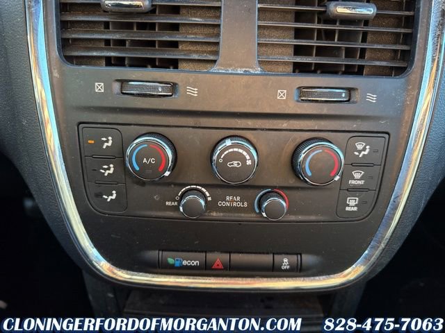 Used 2016 Dodge Grand Caravan SE image 21