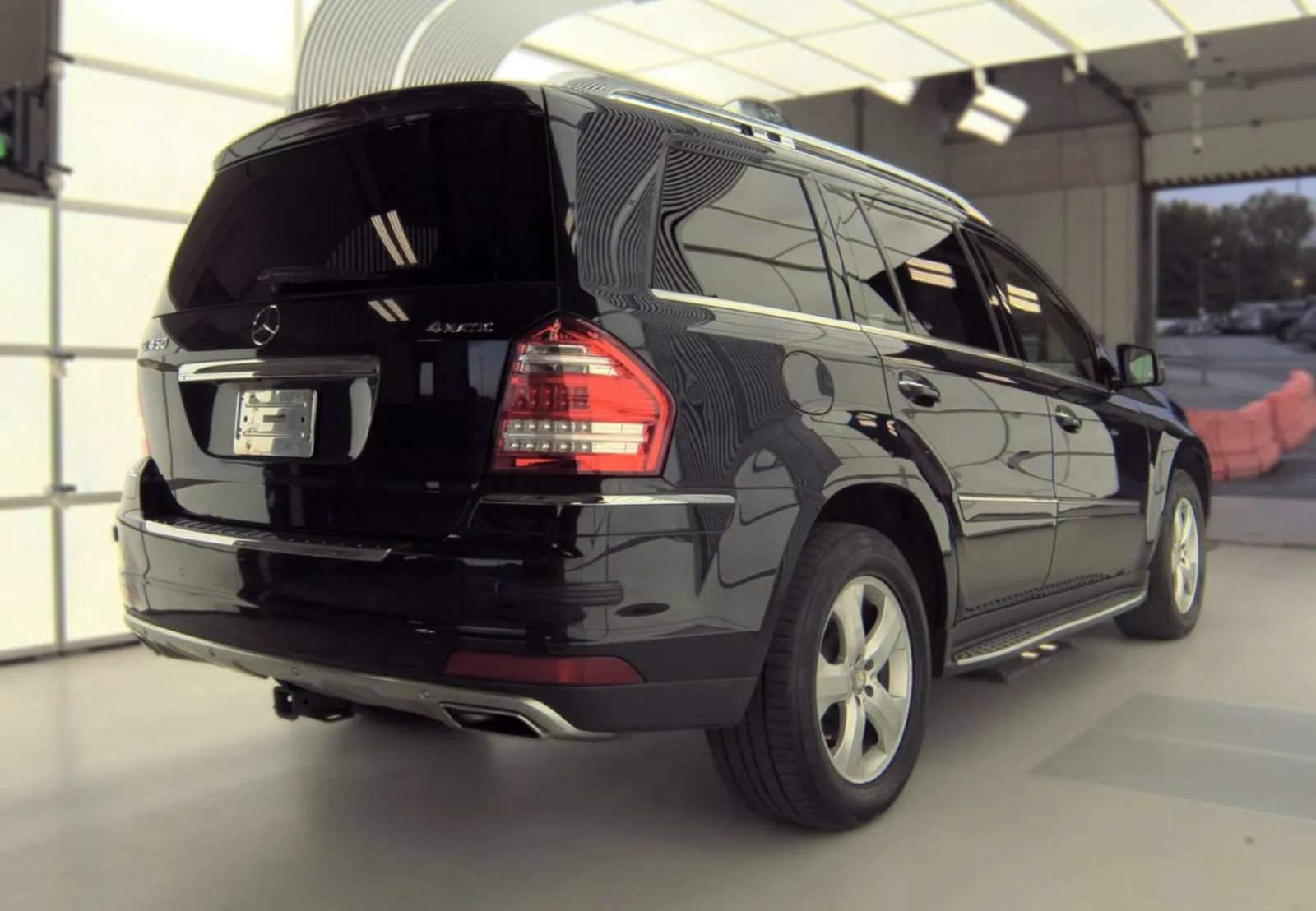 Used 2012 Mercedes-Benz GL 450 4MATIC w/ Premium 1 Pkg image 2