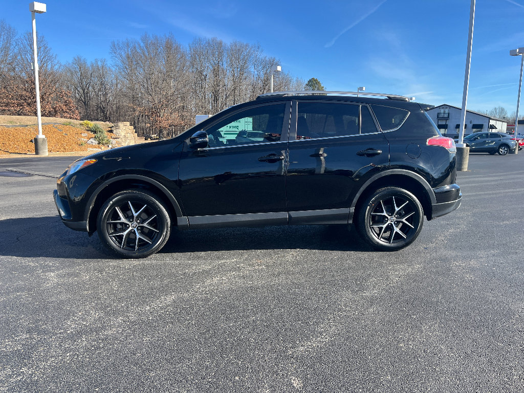 Used 2018 Toyota RAV4 SE w/ Power Extra Value Package image 3
