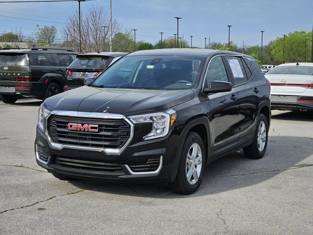 Used 2024 GMC Terrain SLE image 2
