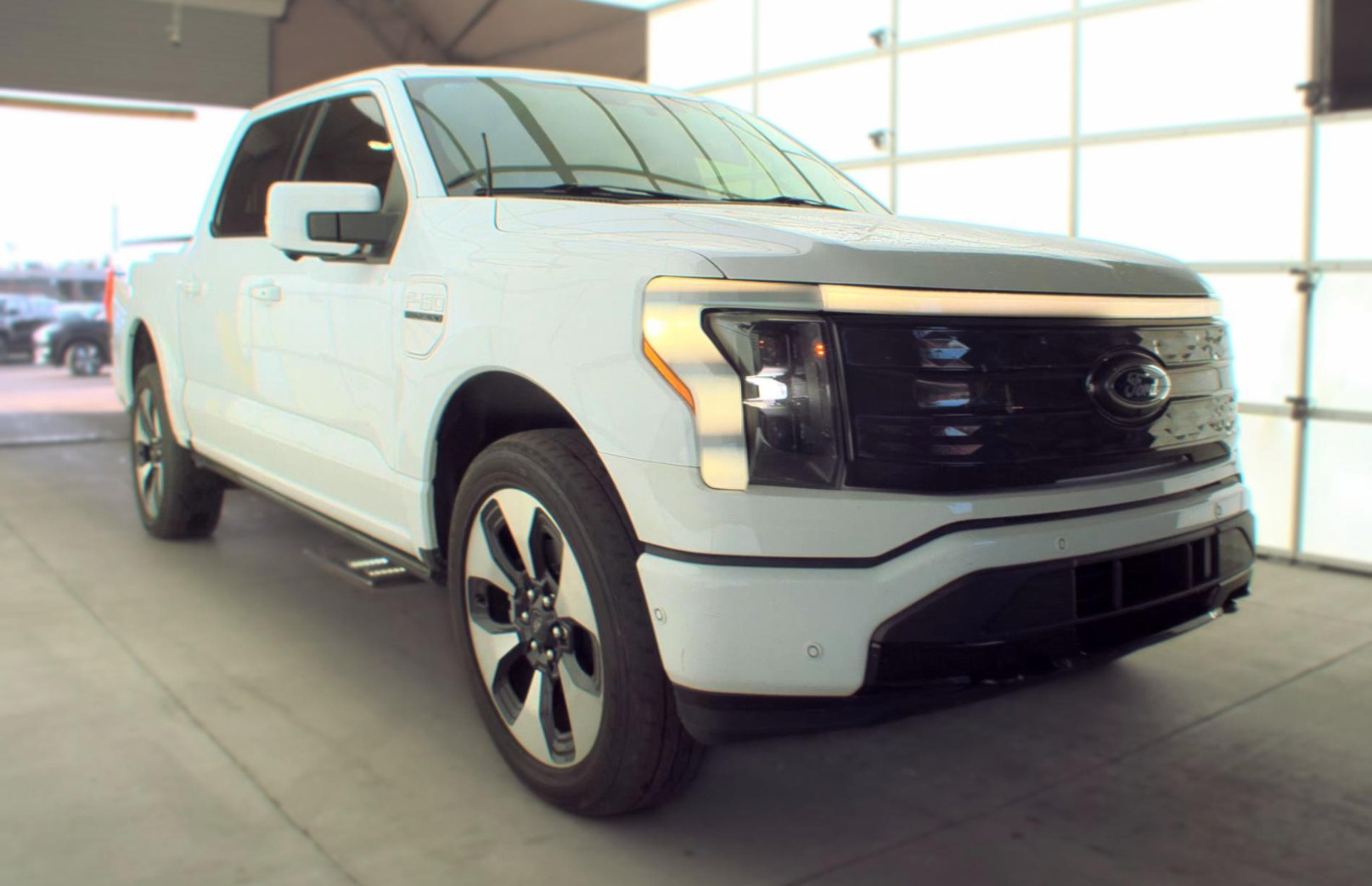 Used 2023 Ford F150 Lightning Platinum AWD/4WD image 3