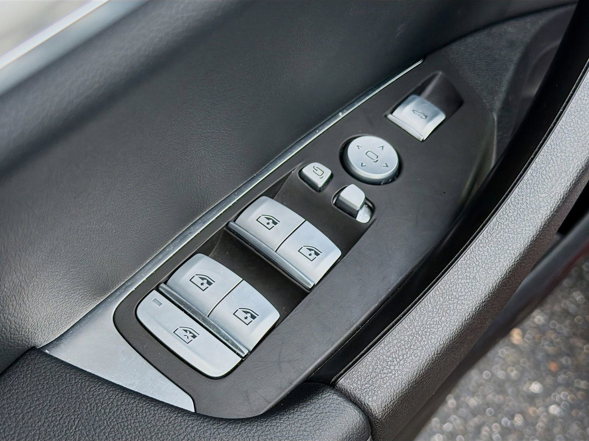 Certified 2025 BMW X4 xDrive30i w/ Premium Package image 24