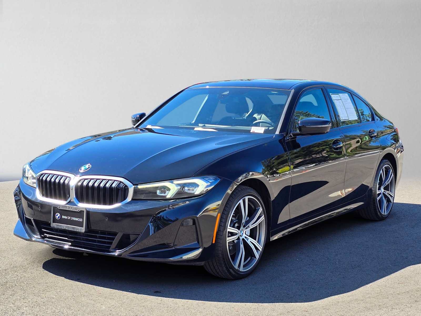 Used 2023 BMW 330i Sedan w/ Parking Assistance Package RWD image 7