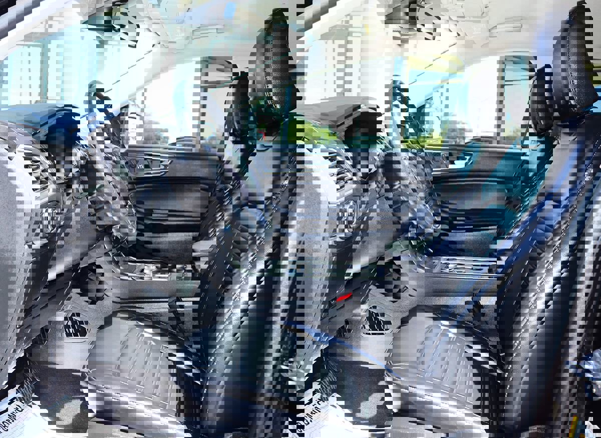 Used 2024 Ford Edge SEL image 39