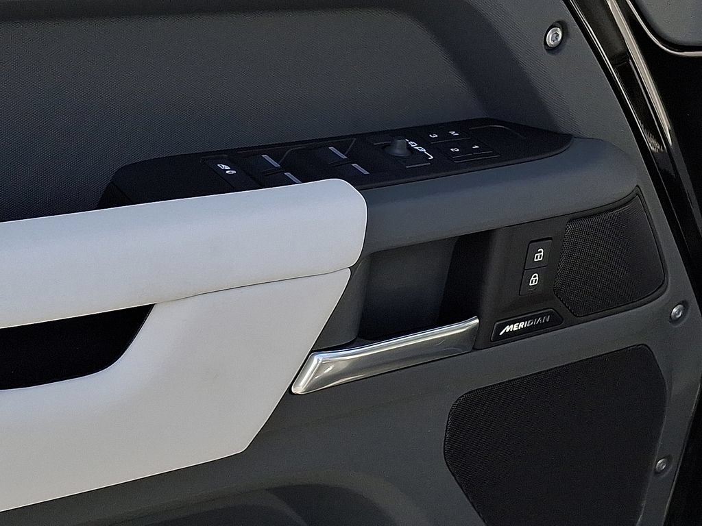 New 2026 Land Rover Defender 110 S AWD/4WD image 8