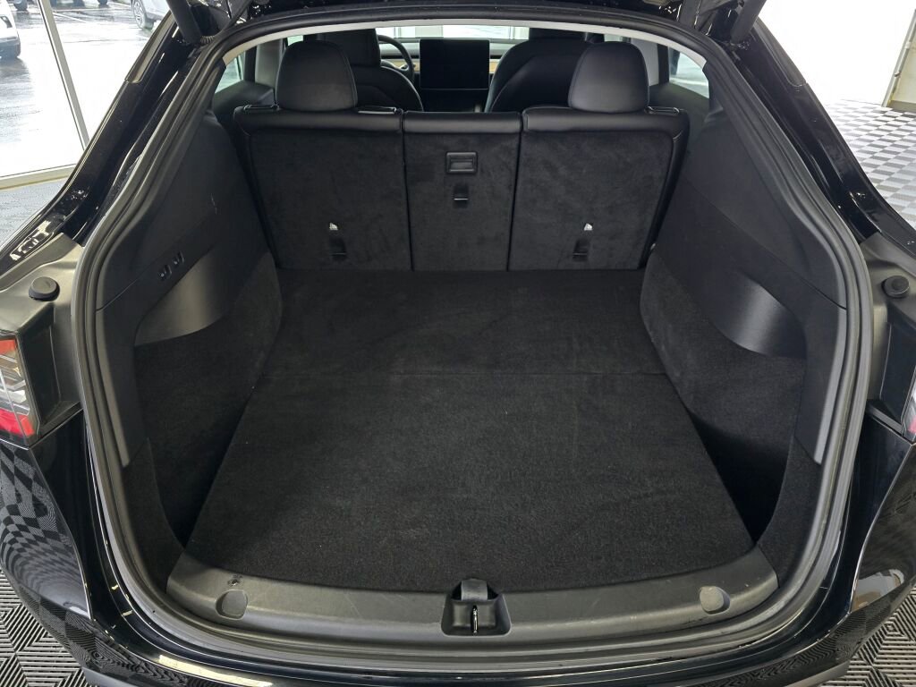 Used 2021 Tesla Model Y Long Range image 17