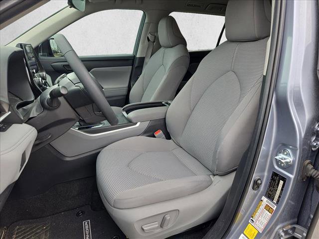 Used 2023 Toyota Highlander LE image 14
