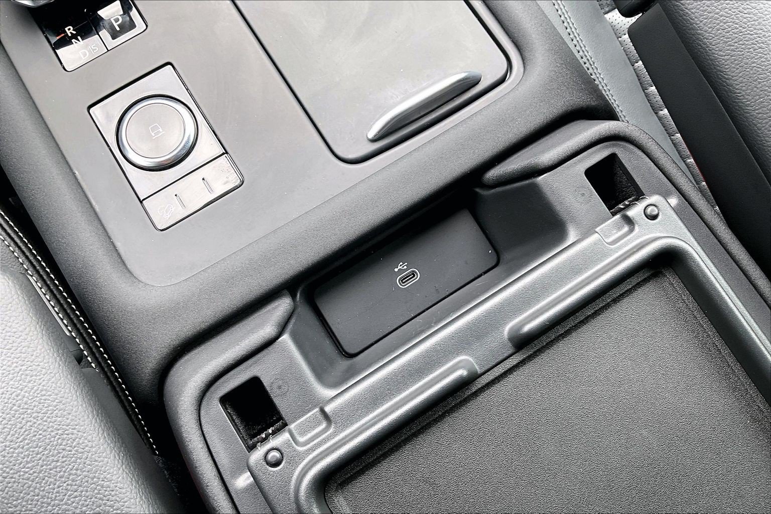 Certified 2025 Land Rover Discovery Dynamic SE AWD/4WD image 33