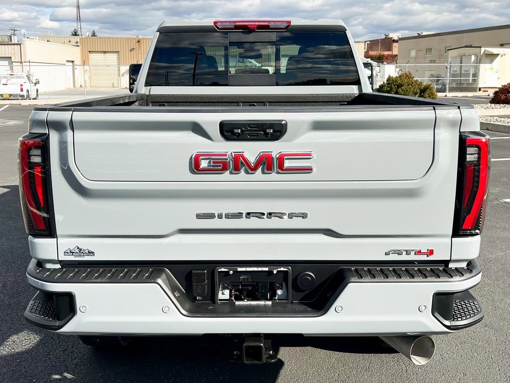 Used 2025 GMC Sierra 2500 AT4 image 10