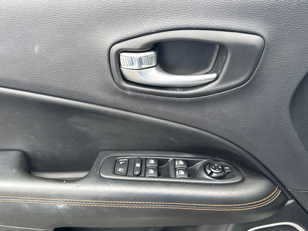 Used 2017 Jeep Compass Limited AWD/4WD image 21