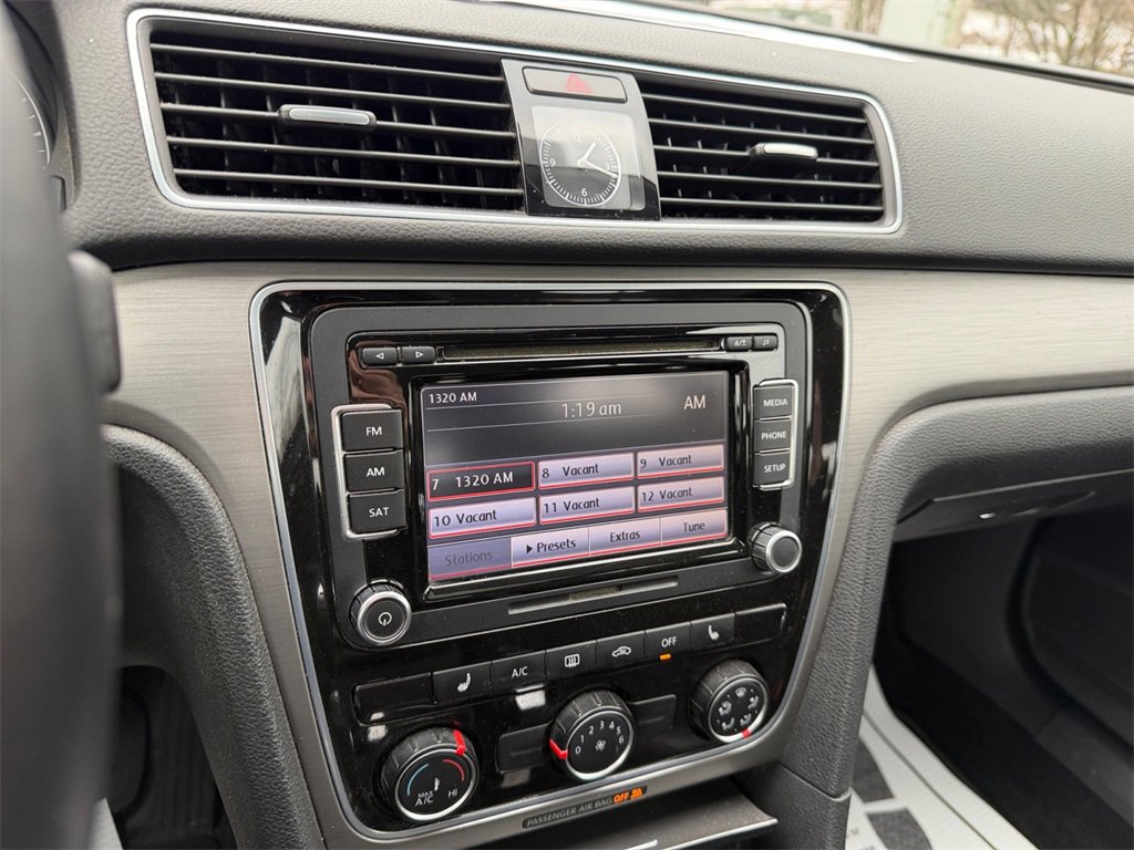 Used 2014 Volkswagen Passat TDI SE image 17