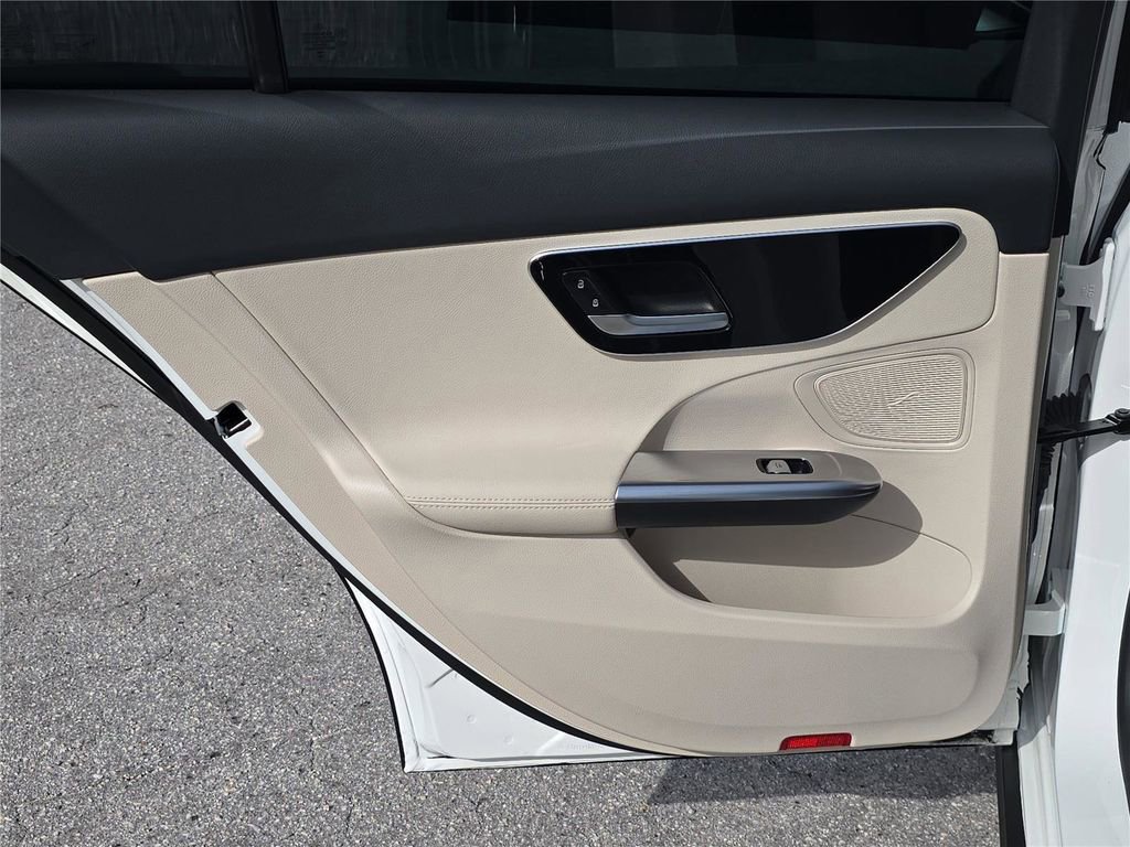 Used 2024 Mercedes-Benz C 300 Sedan image 9