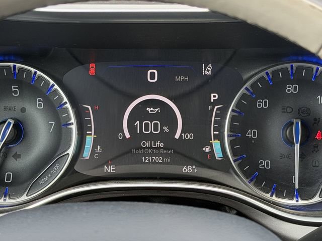 Used 2018 Chrysler Pacifica Limited w/ Tire & Wheel Group image 16