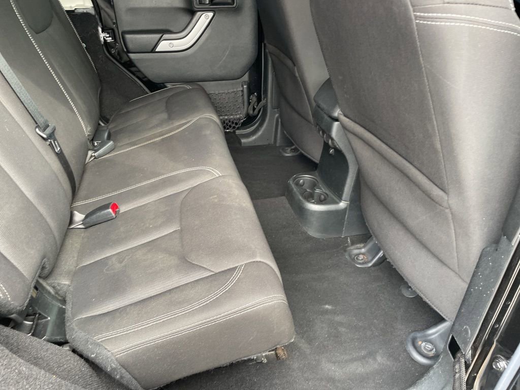 Used 2017 Jeep Wrangler Unlimited Sahara w/ Connectivity Group image 29