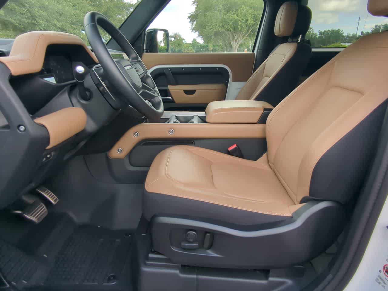 Certified 2025 Land Rover Defender 90 V8 AWD/4WD image 17