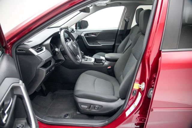 Used 2021 Toyota RAV4 XLE w/ Convenience Package AWD/4WD image 18