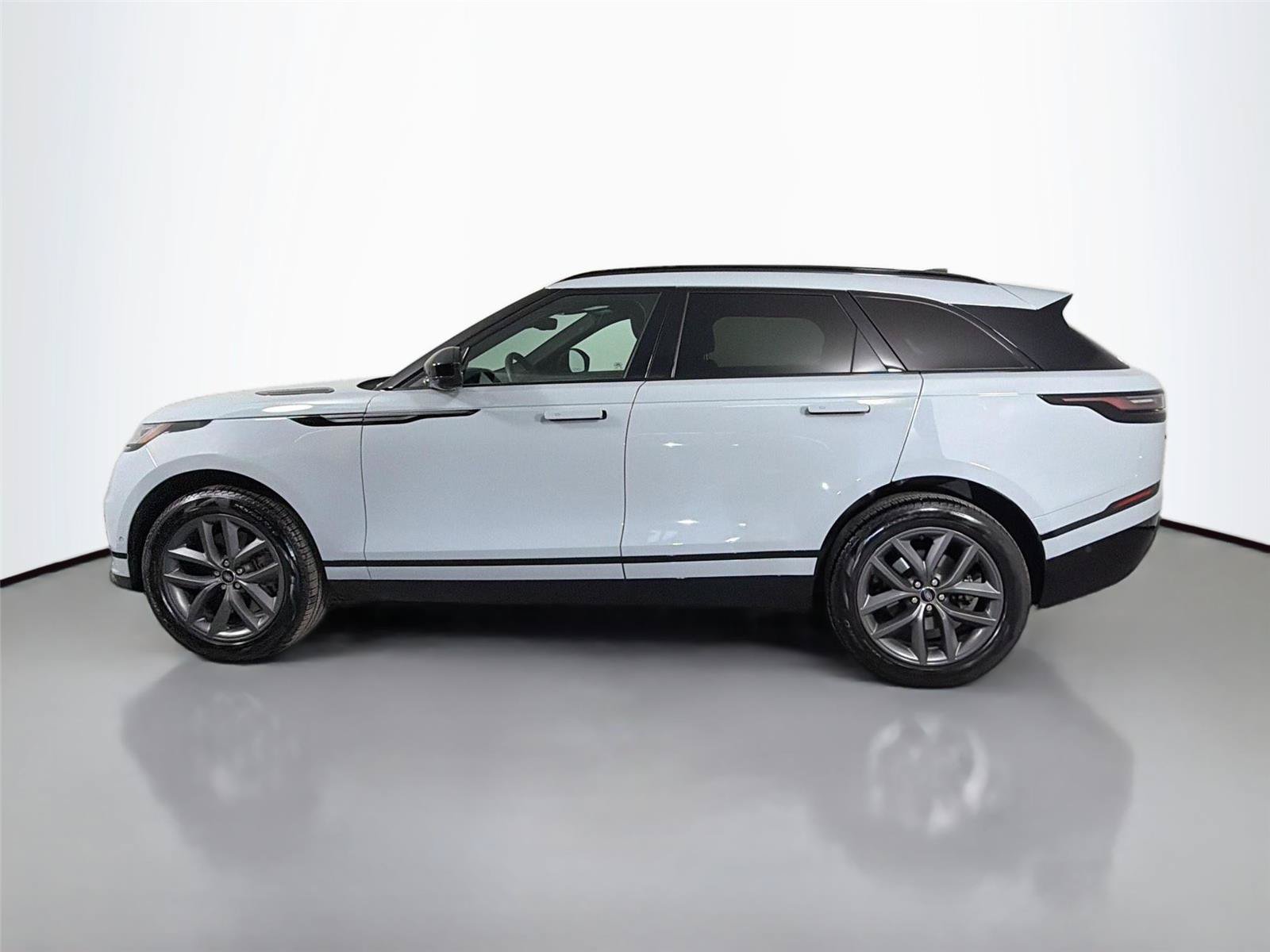 Certified 2026 Land Rover Range Rover Velar Dynamic SE AWD/4WD image 8