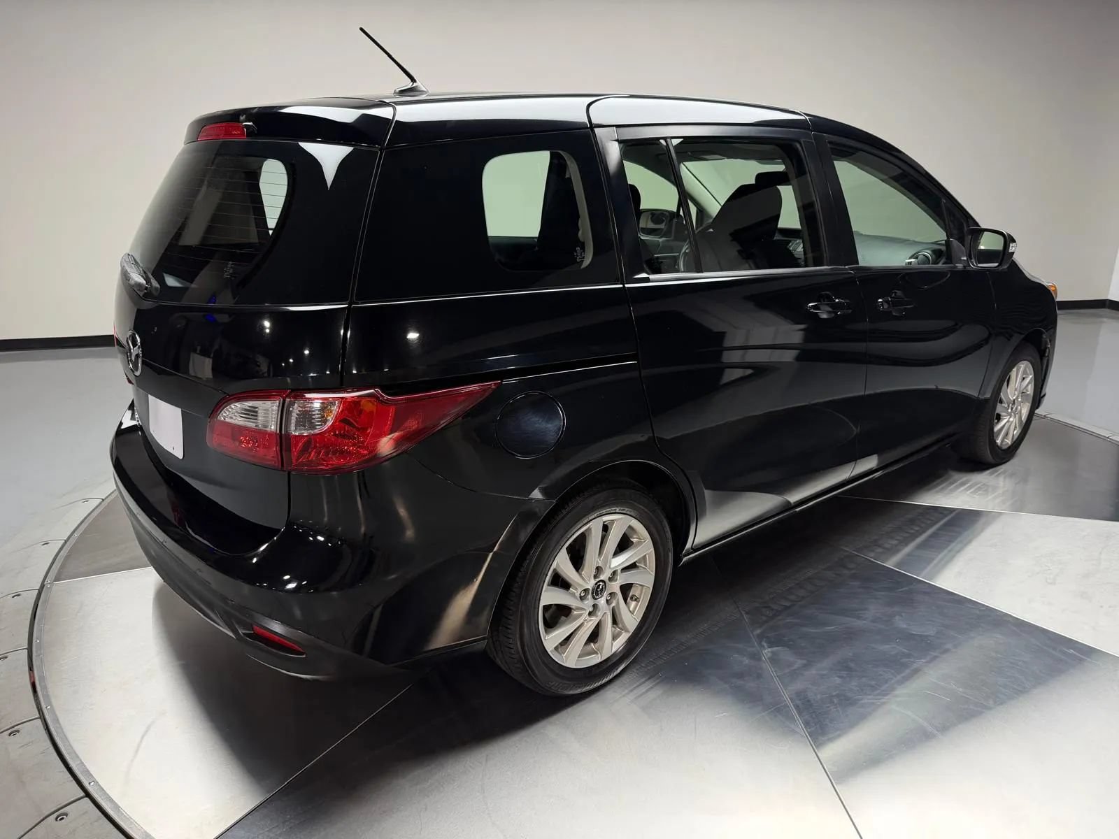 Used 2014 MAZDA MAZDA5 Sport FWD image 2