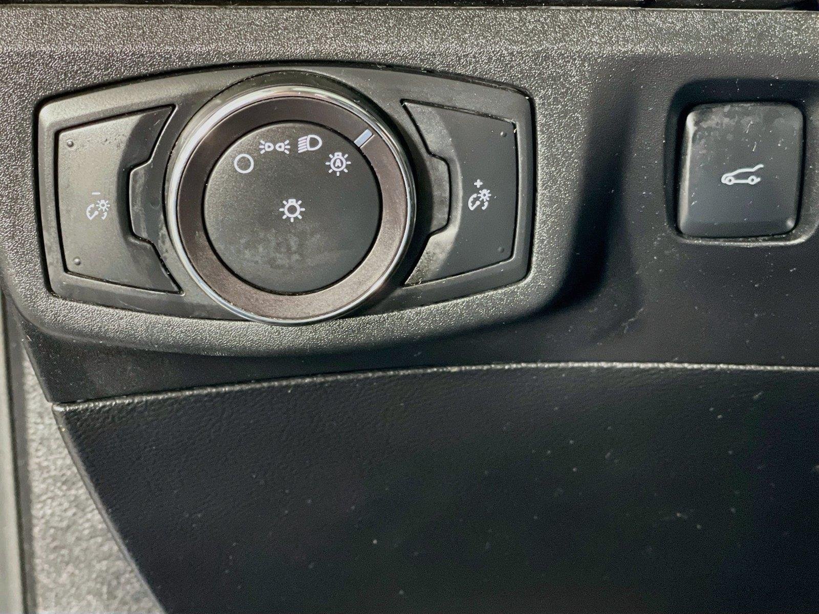 Used 2019 Ford Fusion SE FWD image 13