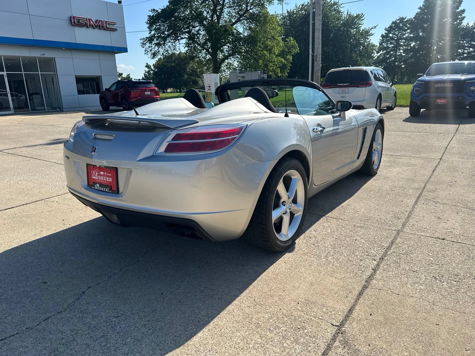 Used 2009 Saturn Sky RWD image 3