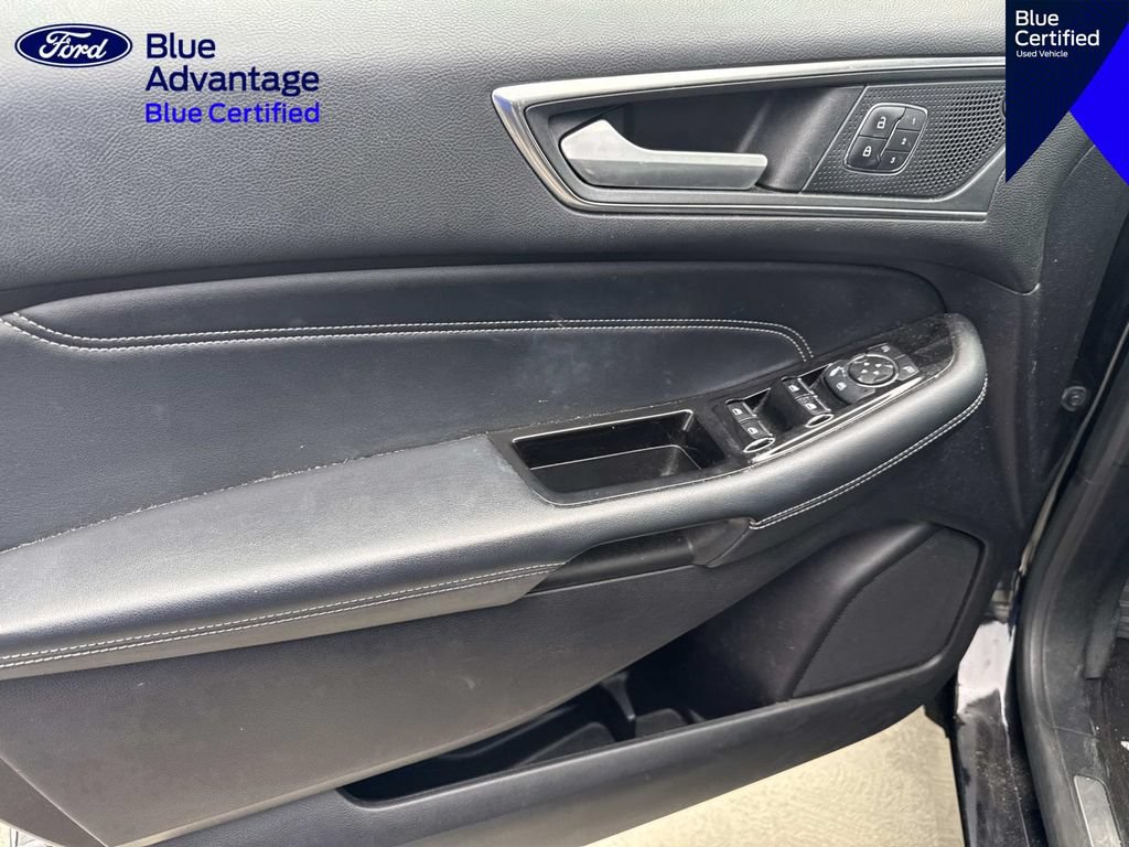 Used 2019 Ford Edge Titanium w/ Equipment Group 301A AWD/4WD image 18