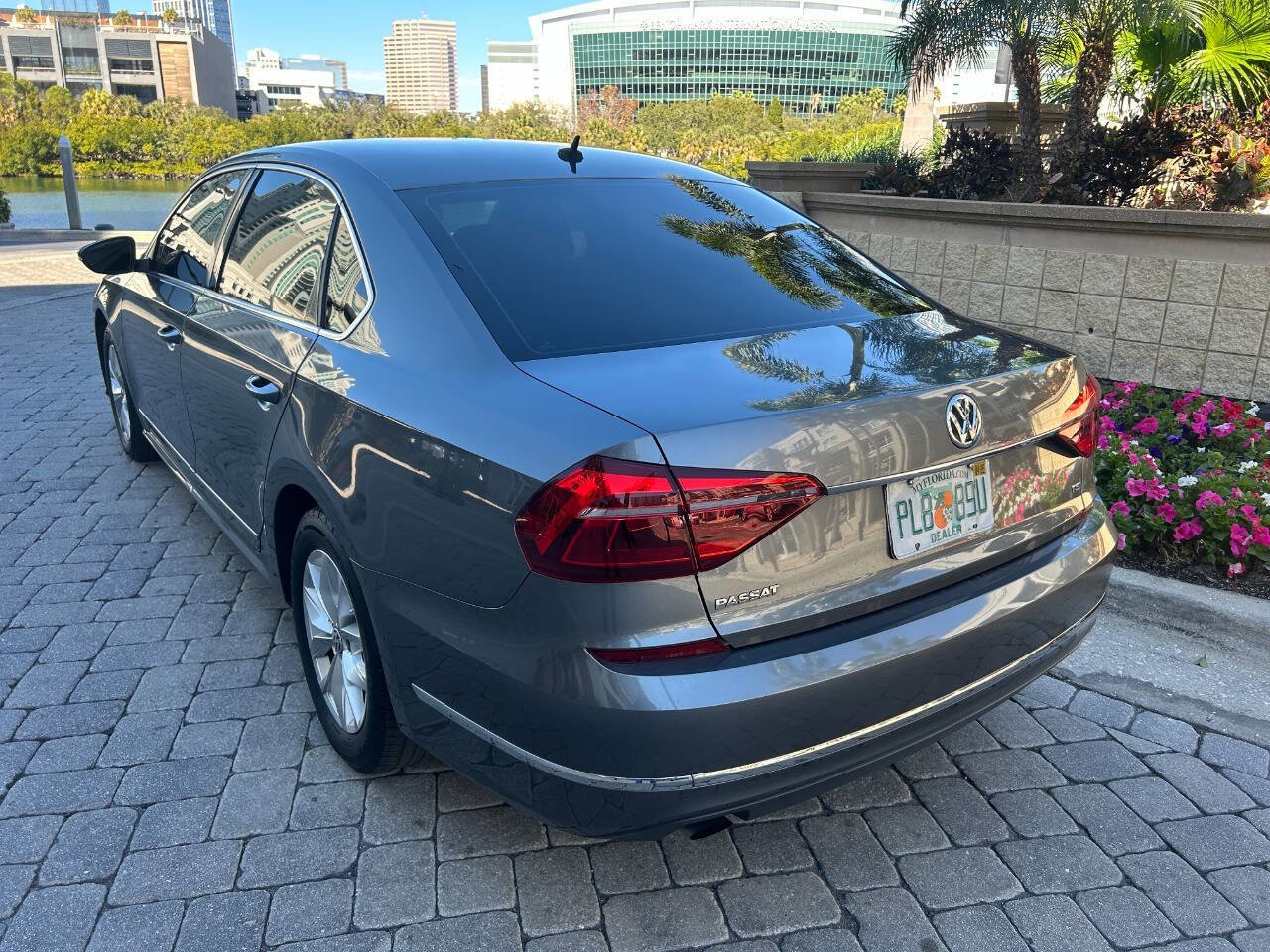 Used 2017 Volkswagen Passat 1.8T S image 7