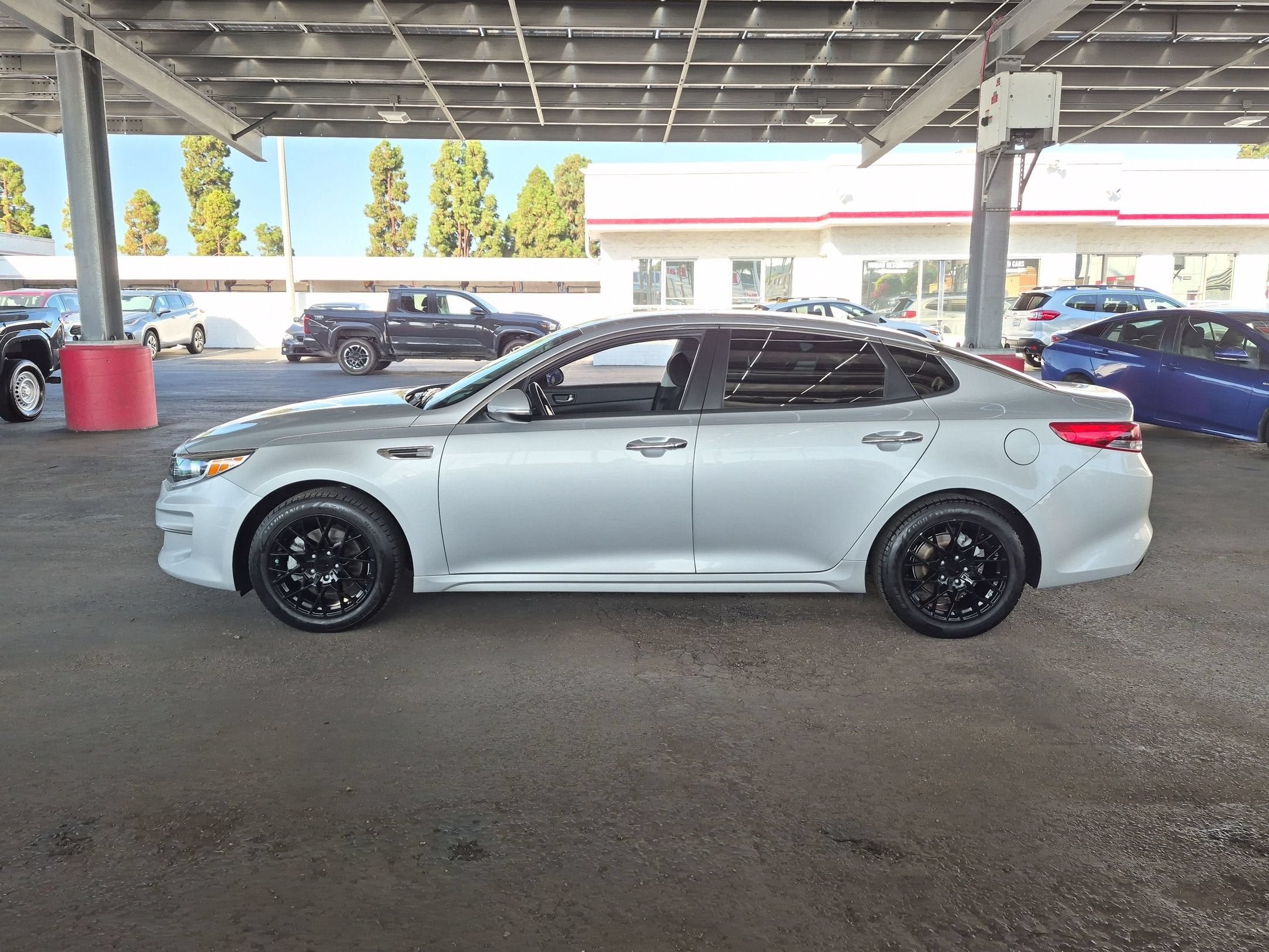 Used 2017 Kia Optima LX FWD image 4