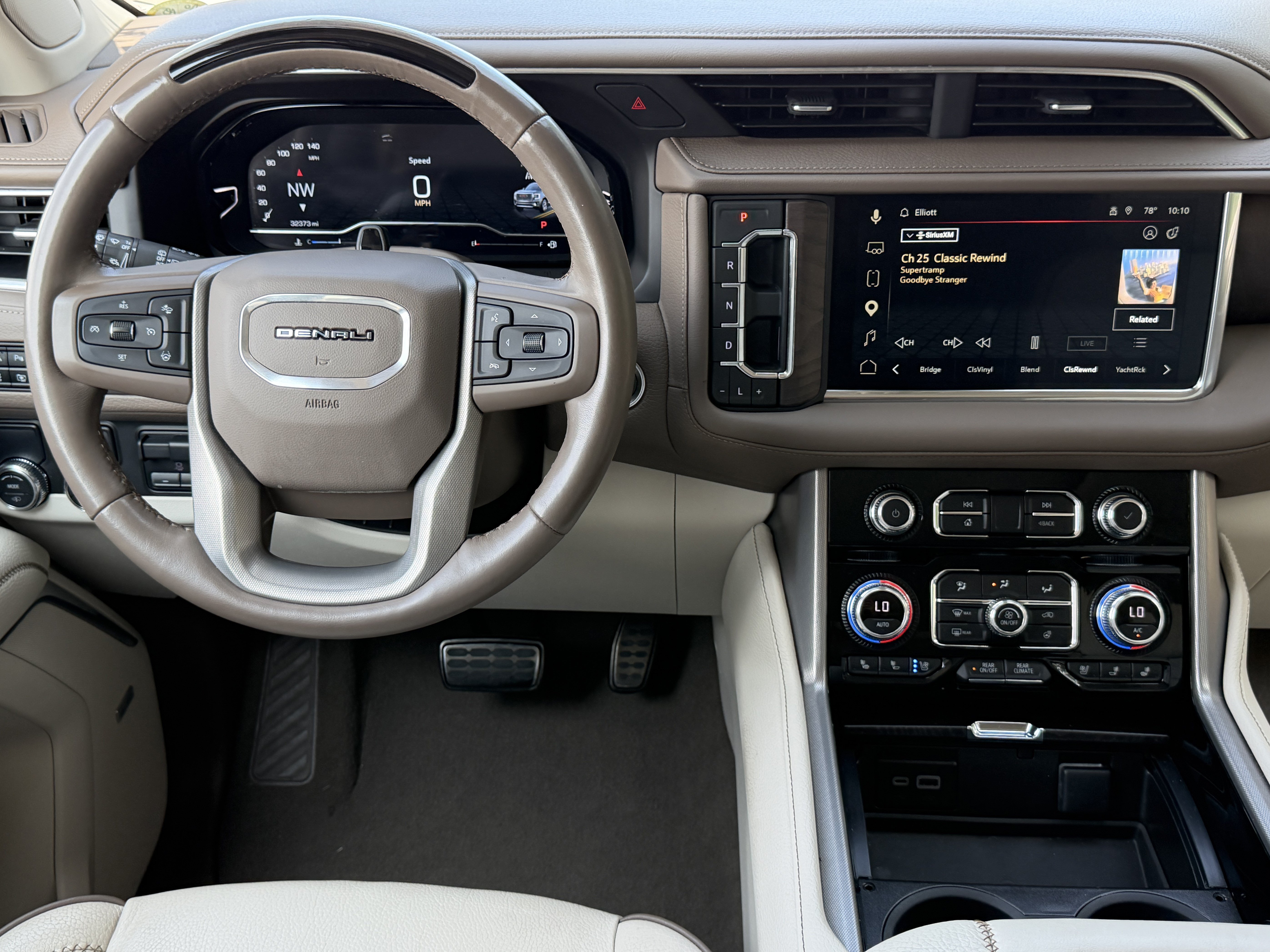 Used 2024 GMC Yukon Denali w/ Denali Reserve Package RWD image 16