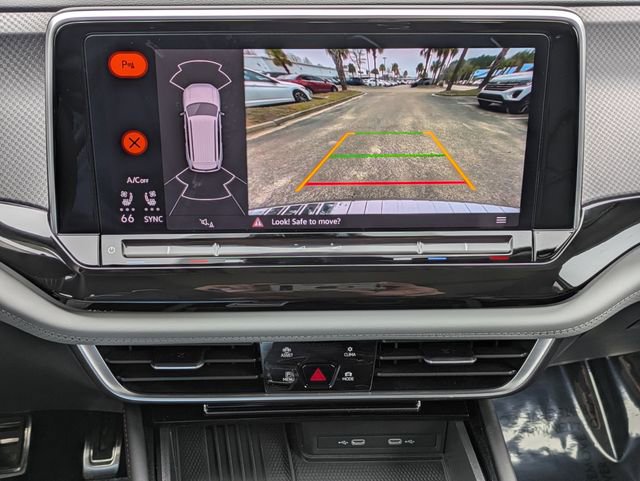 Certified 2025 Volkswagen Atlas Peak Edition SE AWD/4WD image 25