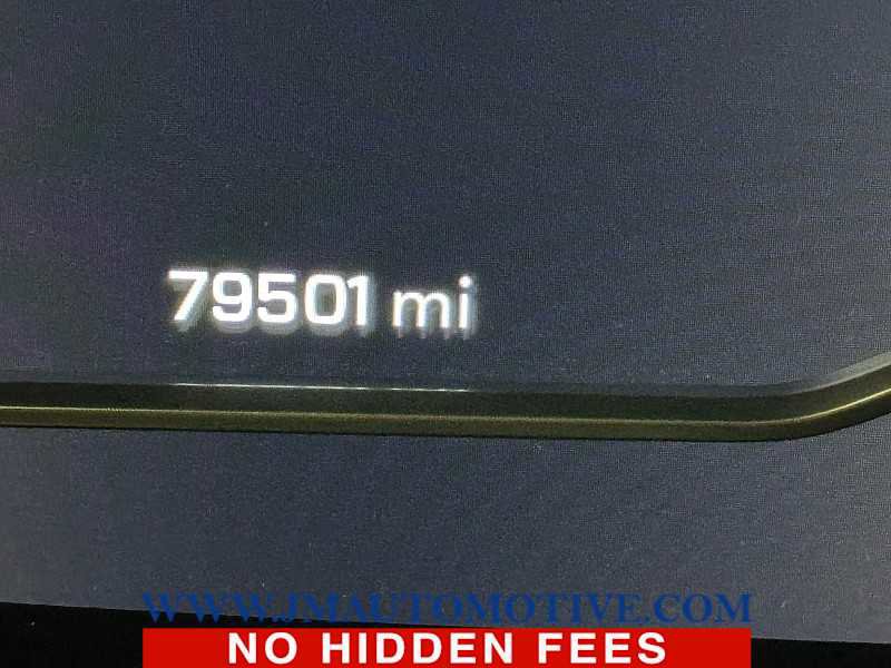Used 2023 Chevrolet Suburban Premier AWD/4WD image 25