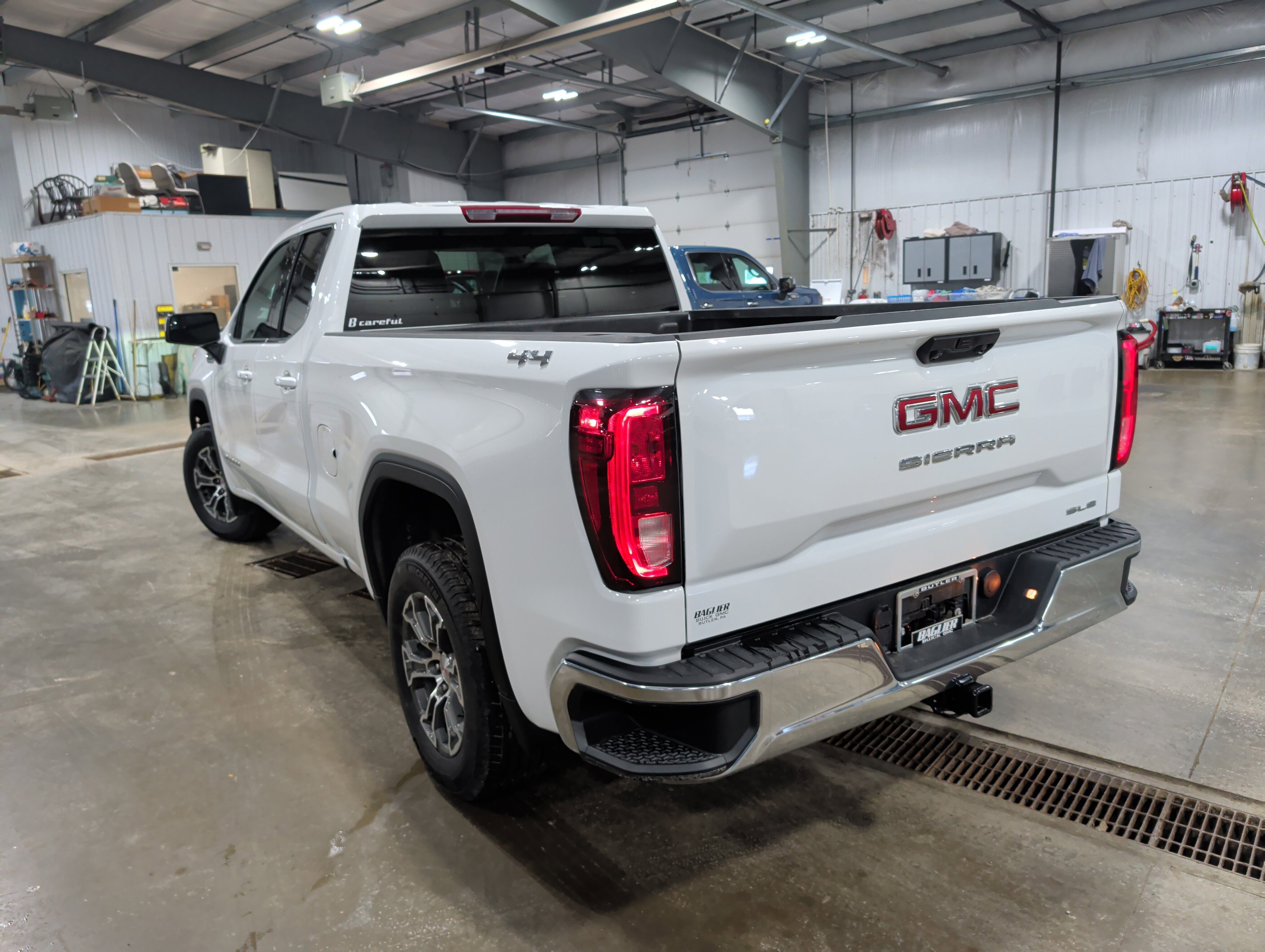 Used 2024 GMC Sierra 1500 SLE AWD/4WD image 4