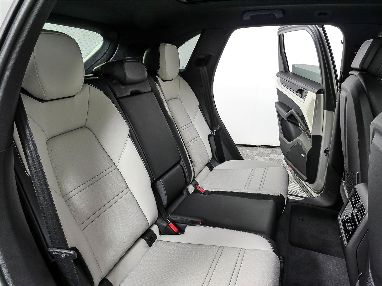 New 2026 Porsche Cayenne AWD/4WD image 23