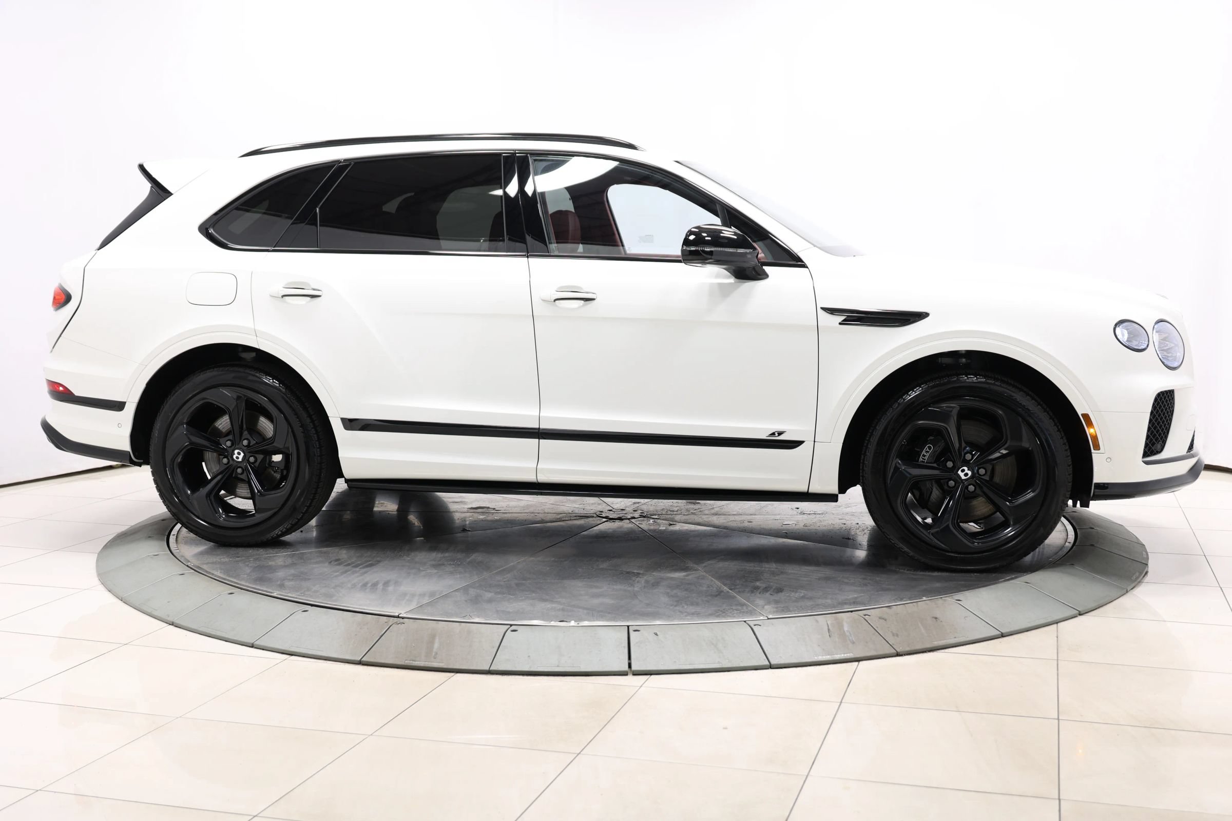 Used 2022 Bentley Bentayga AWD/4WD image 80
