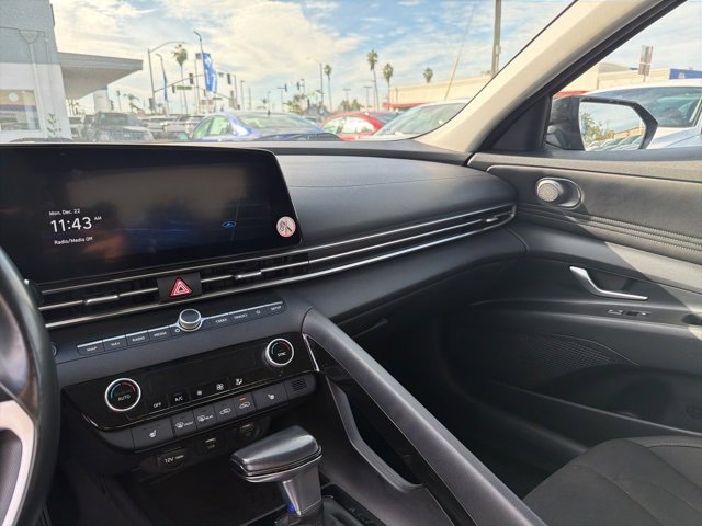 Used 2023 Hyundai Elantra SEL w/ Convenience Package image 10