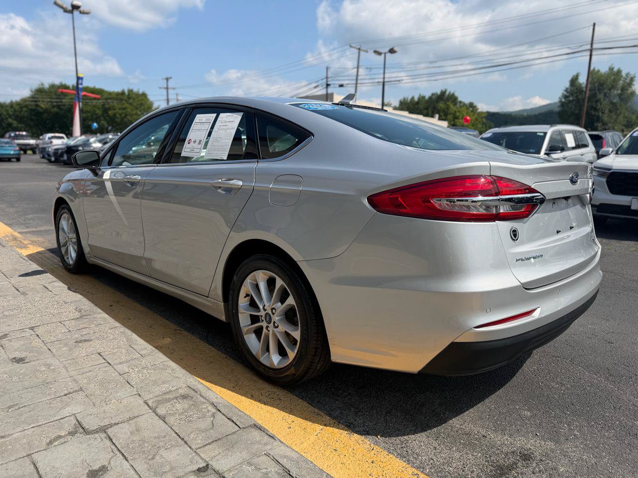 Used 2019 Ford Fusion SE FWD image 6