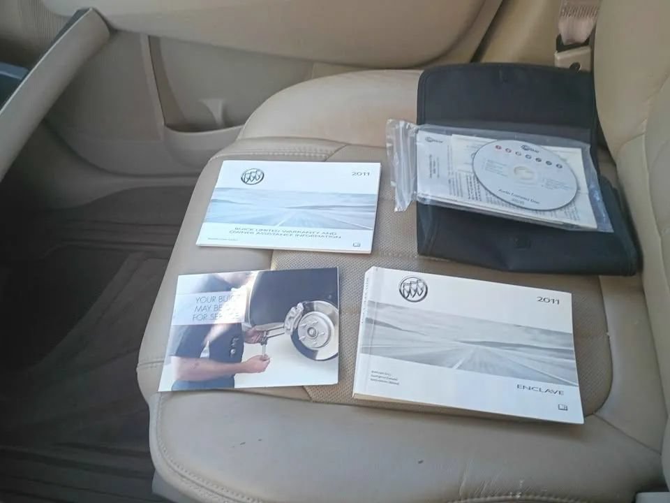 Used 2011 Buick Enclave CXL AWD/4WD image 11