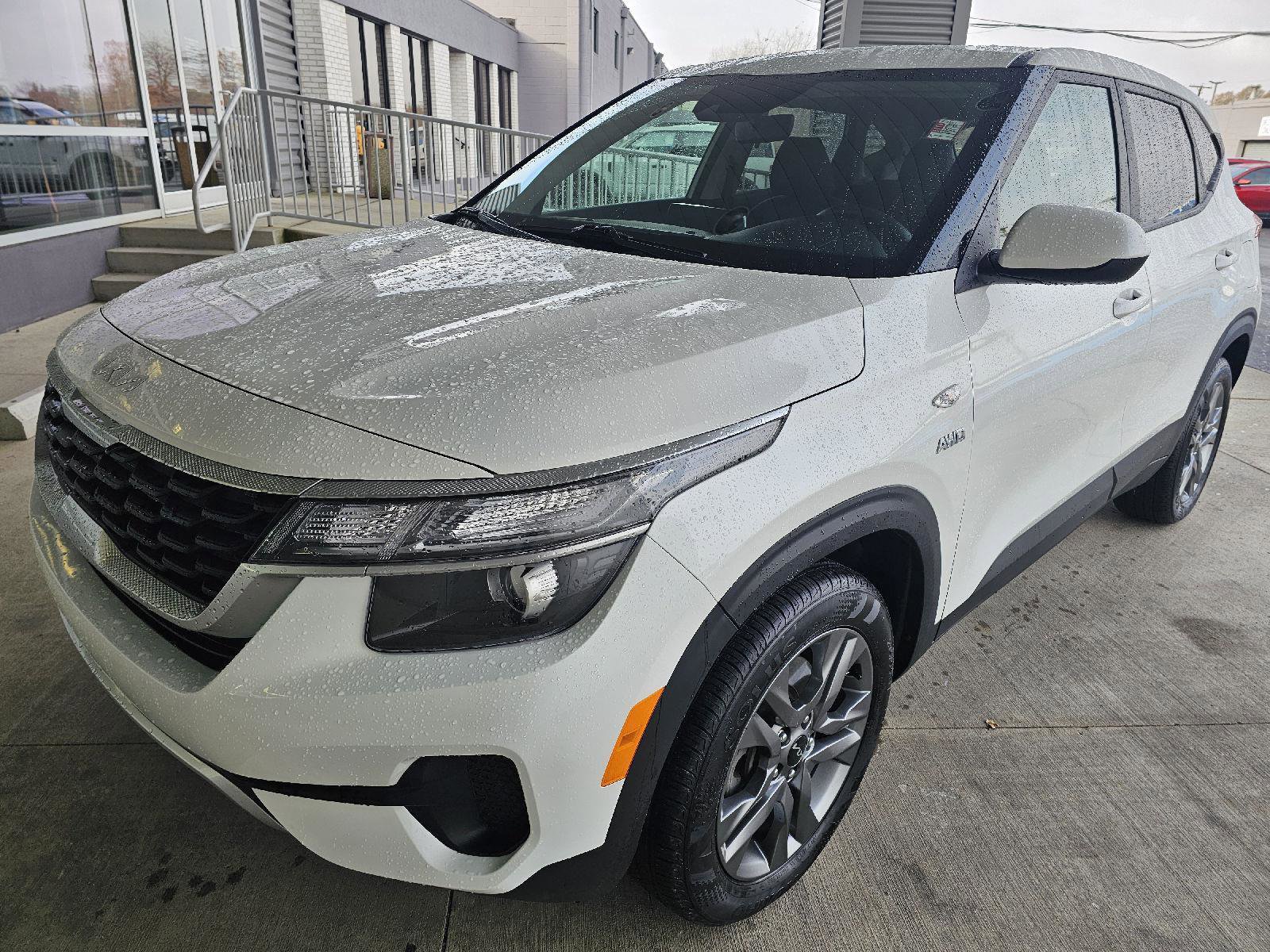 Used 2023 Kia Seltos LX image 1