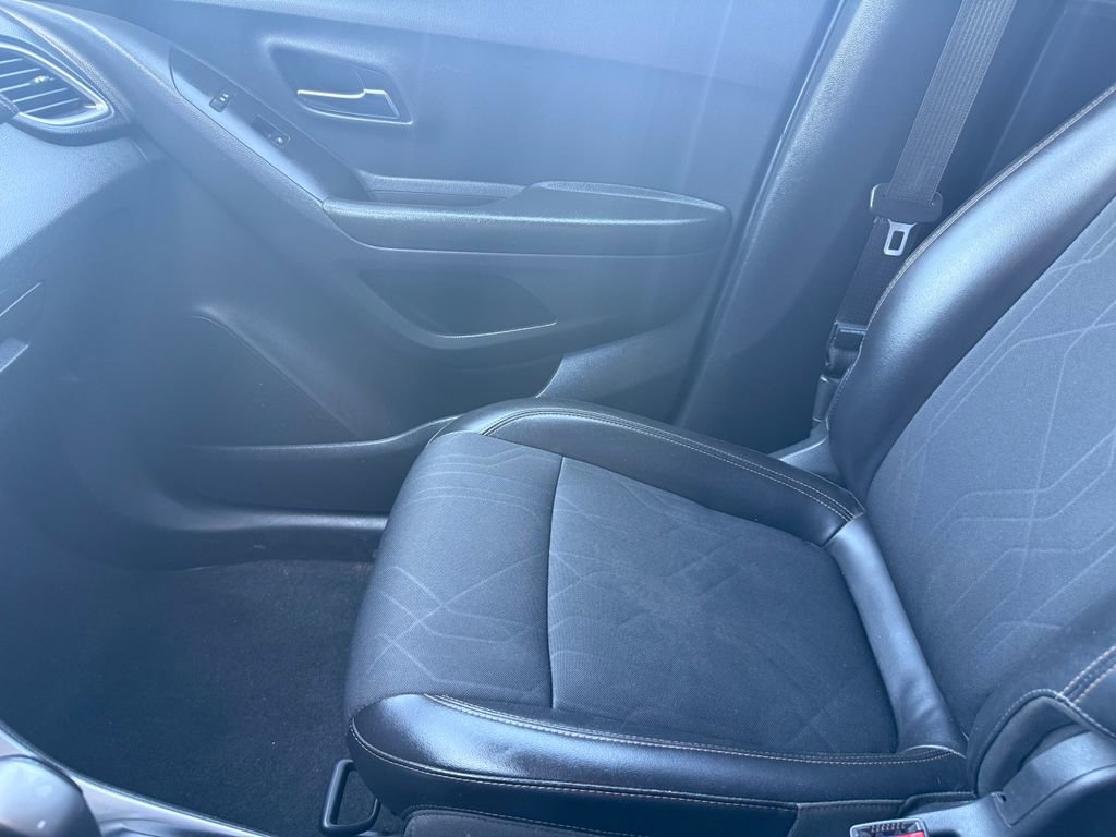 Used 2021 Chevrolet Trax LT image 25