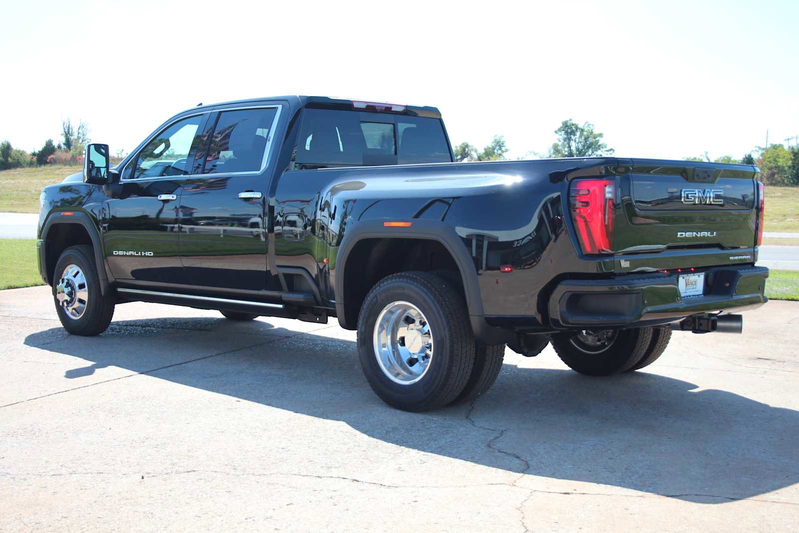 New 2026 GMC Sierra 3500 Denali Ultimate image 8