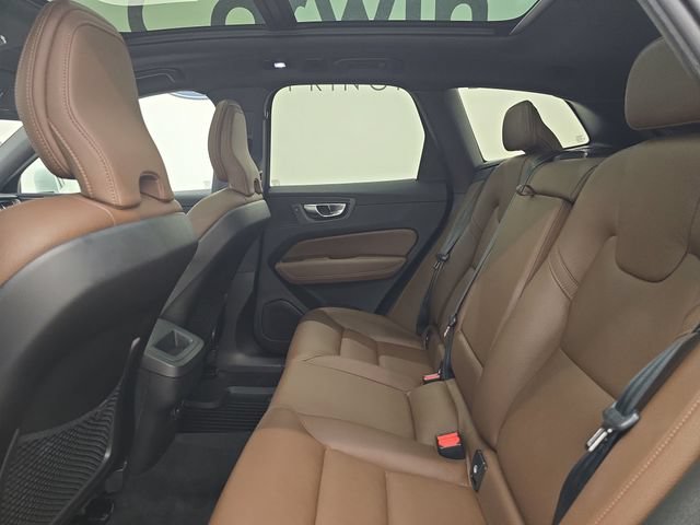 Used 2022 Volvo XC60 B5 Momentum AWD/4WD image 17