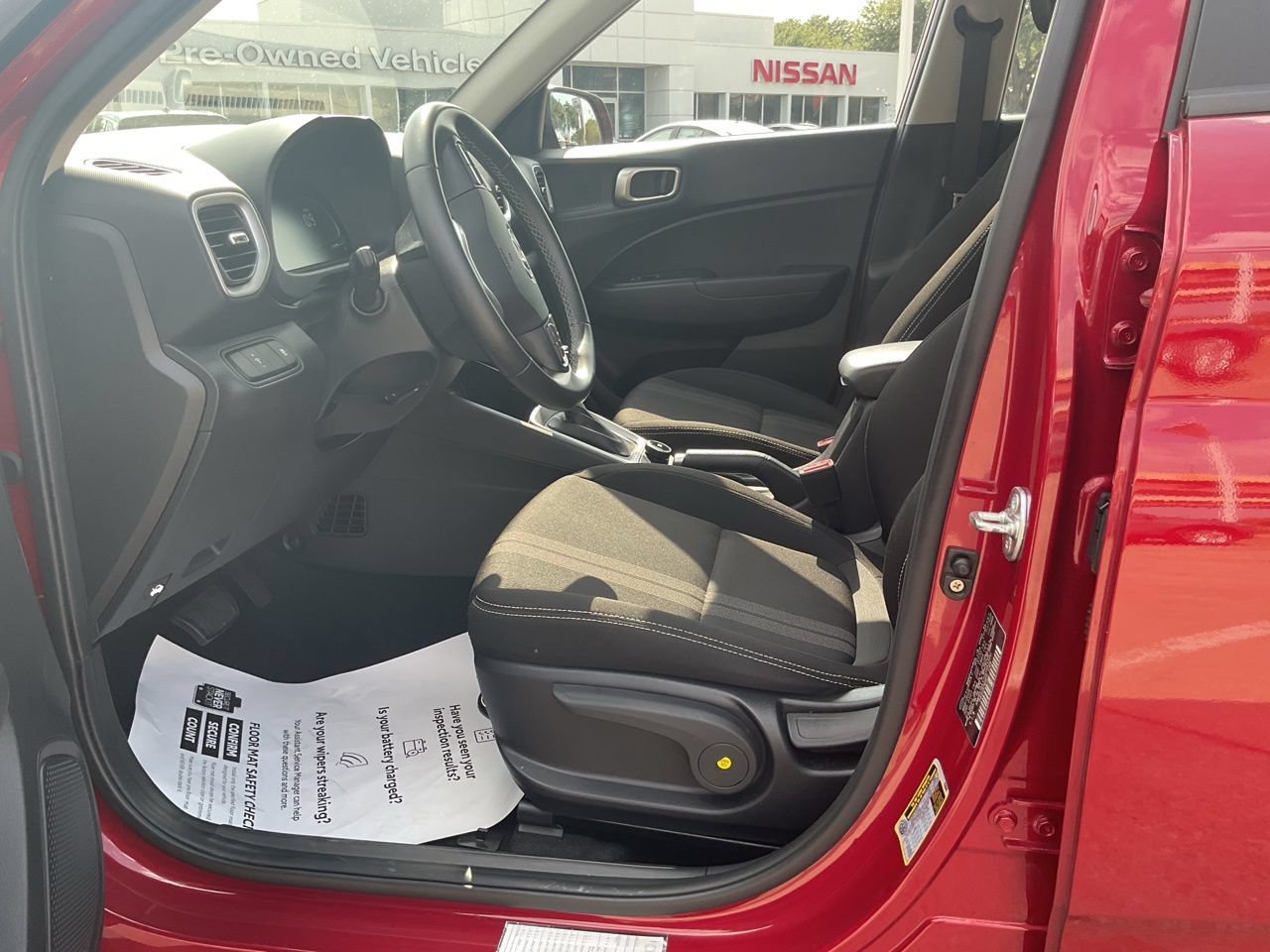 Used 2025 Hyundai Venue SEL FWD image 8