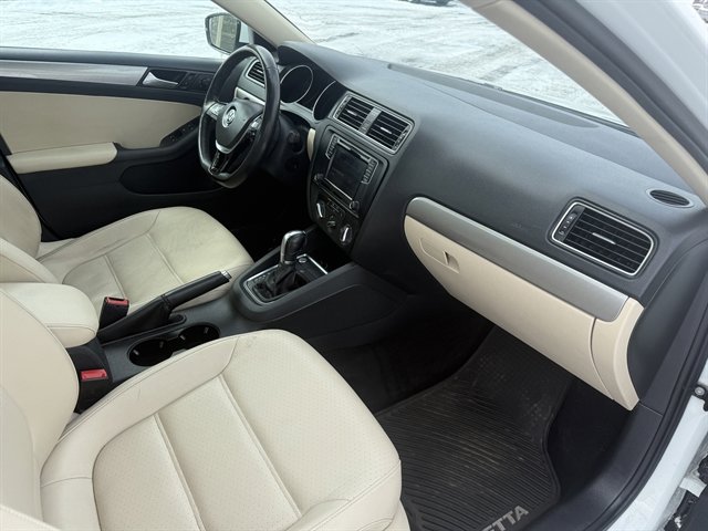 Used 2017 Volkswagen Jetta SE image 43