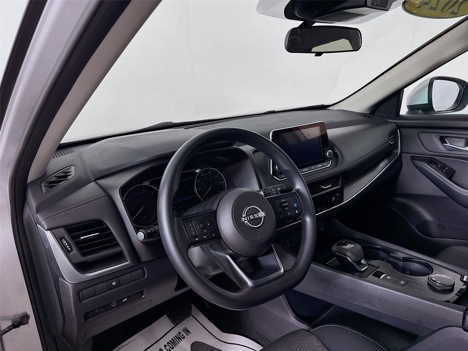 Used 2024 Nissan Rogue SV AWD/4WD image 23
