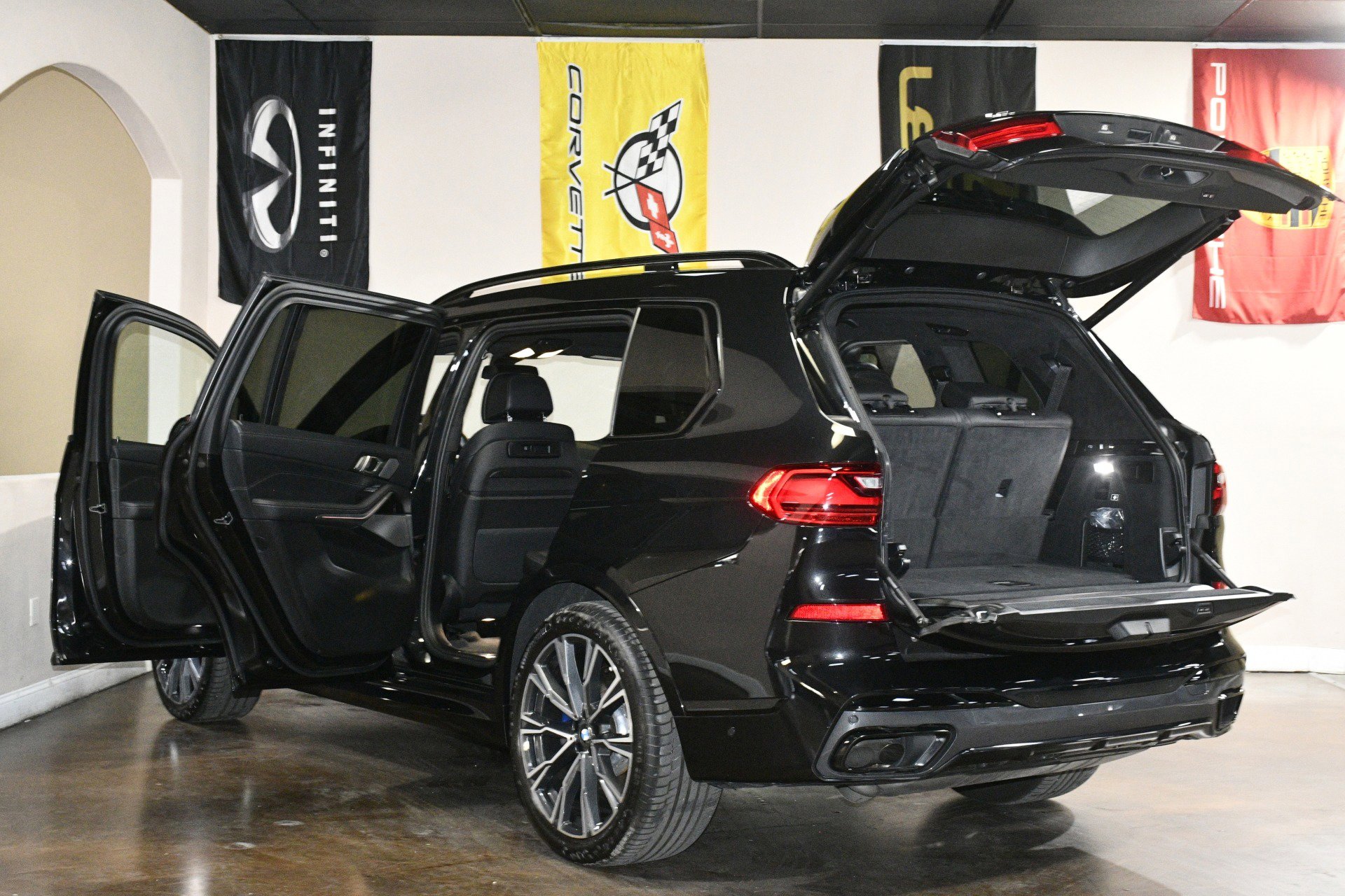 Used 2022 BMW X7 M50i w/ Luxury Seating Package image 92