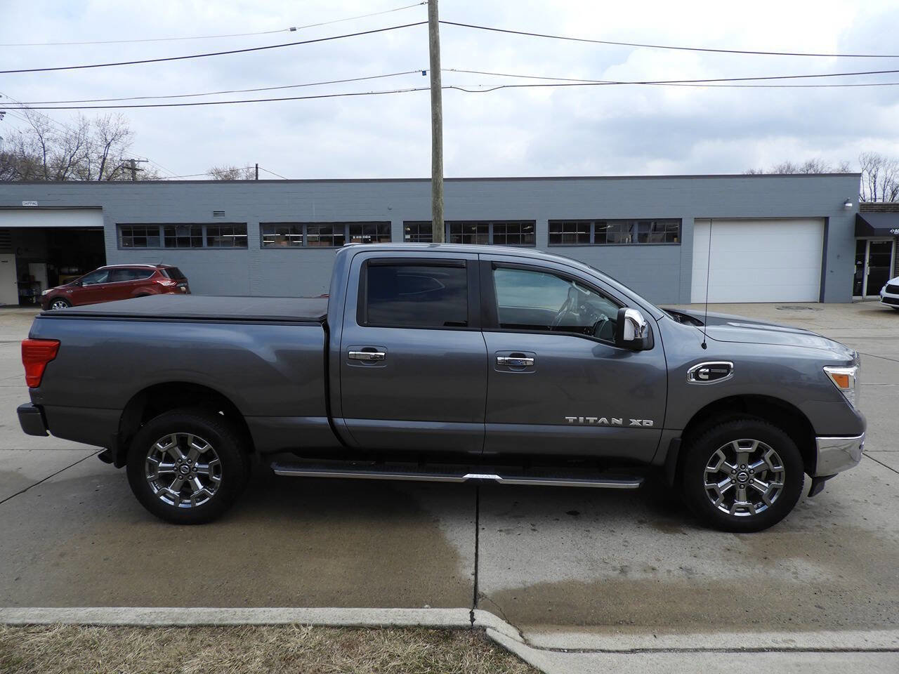 Used 2018 Nissan Titan SL w/ Chrome Package image 12
