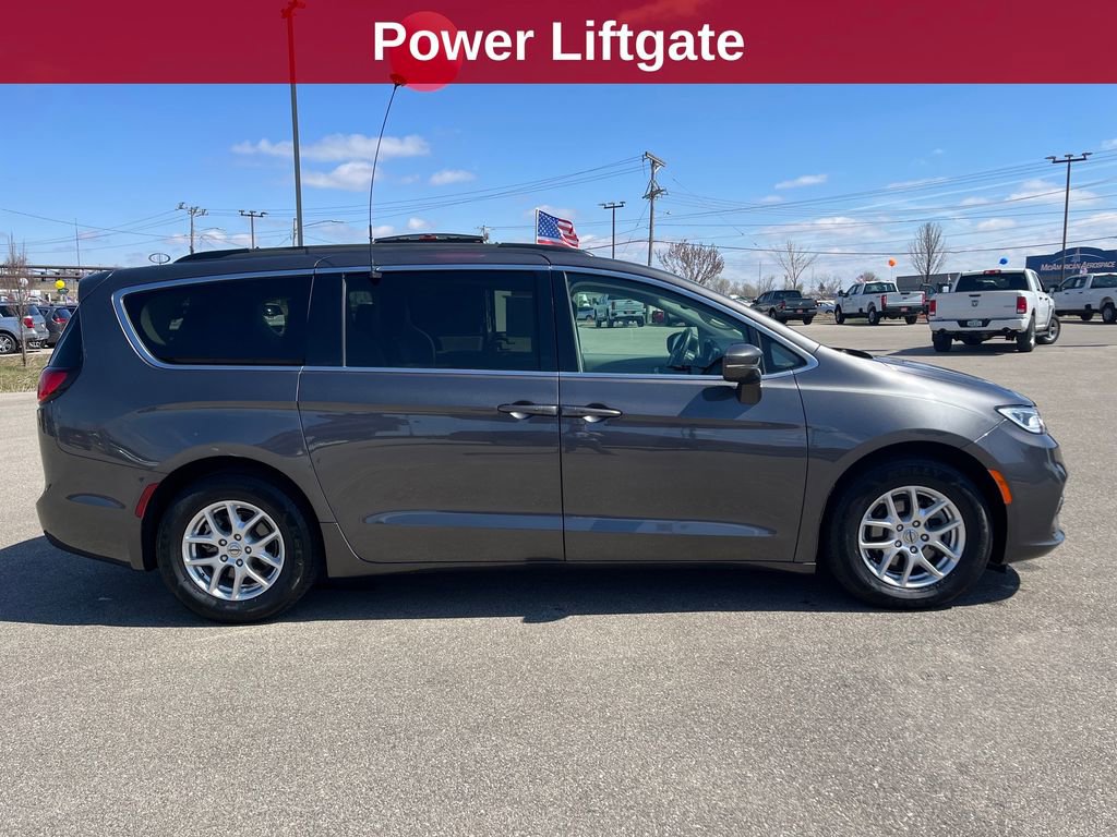 Used 2022 Chrysler Pacifica Touring-L image 7