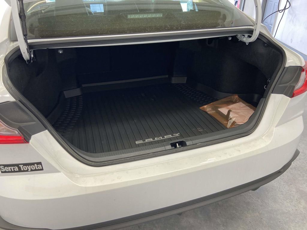 Used 2026 Toyota Camry SE FWD image 11