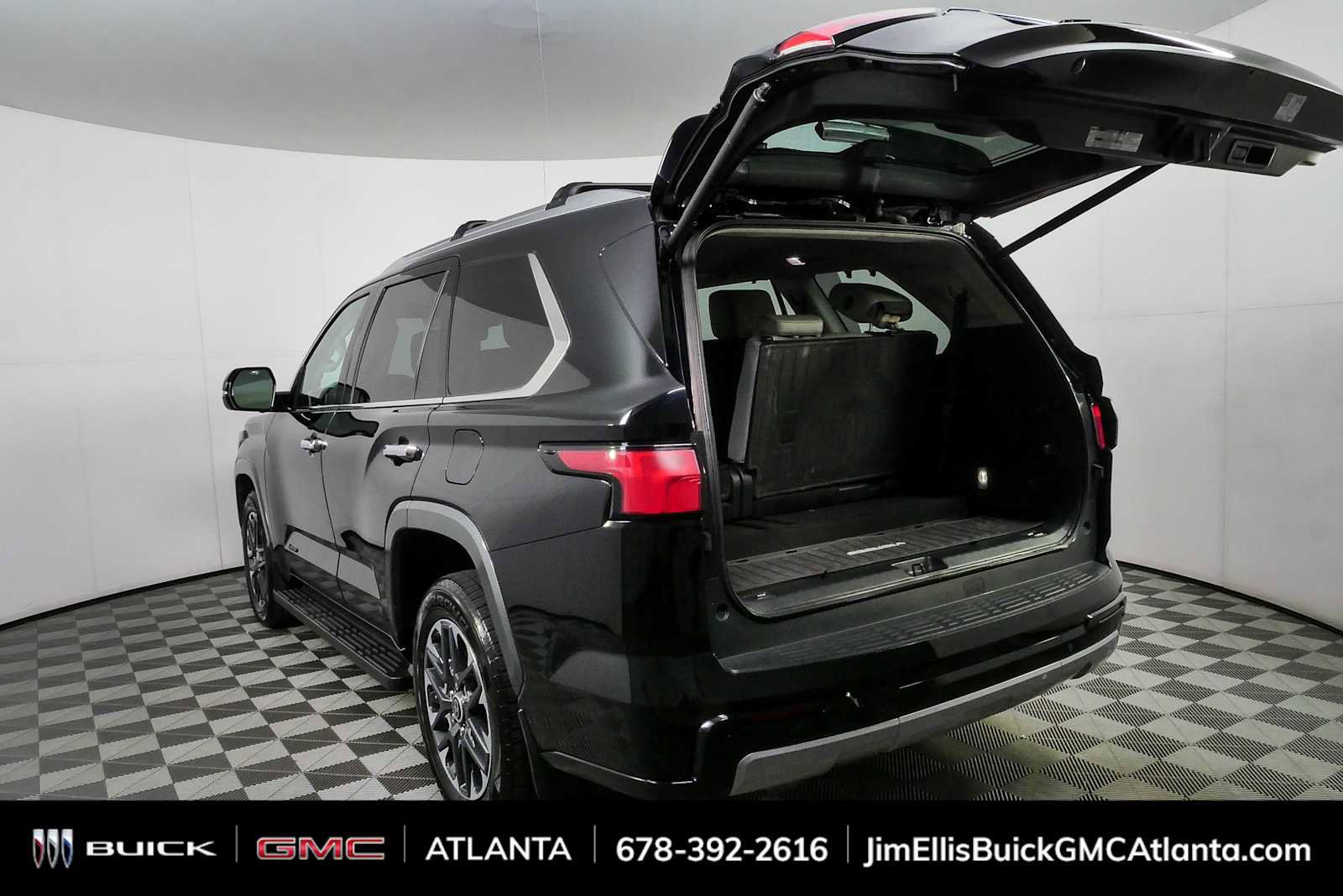 Used 2024 Toyota Sequoia Limited w/ Tow Technology Package AWD/4WD image 32