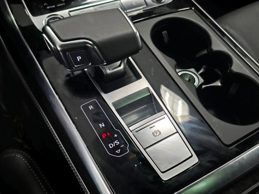 Used 2024 Audi Q8 Prestige w/ Prestige Package image 16