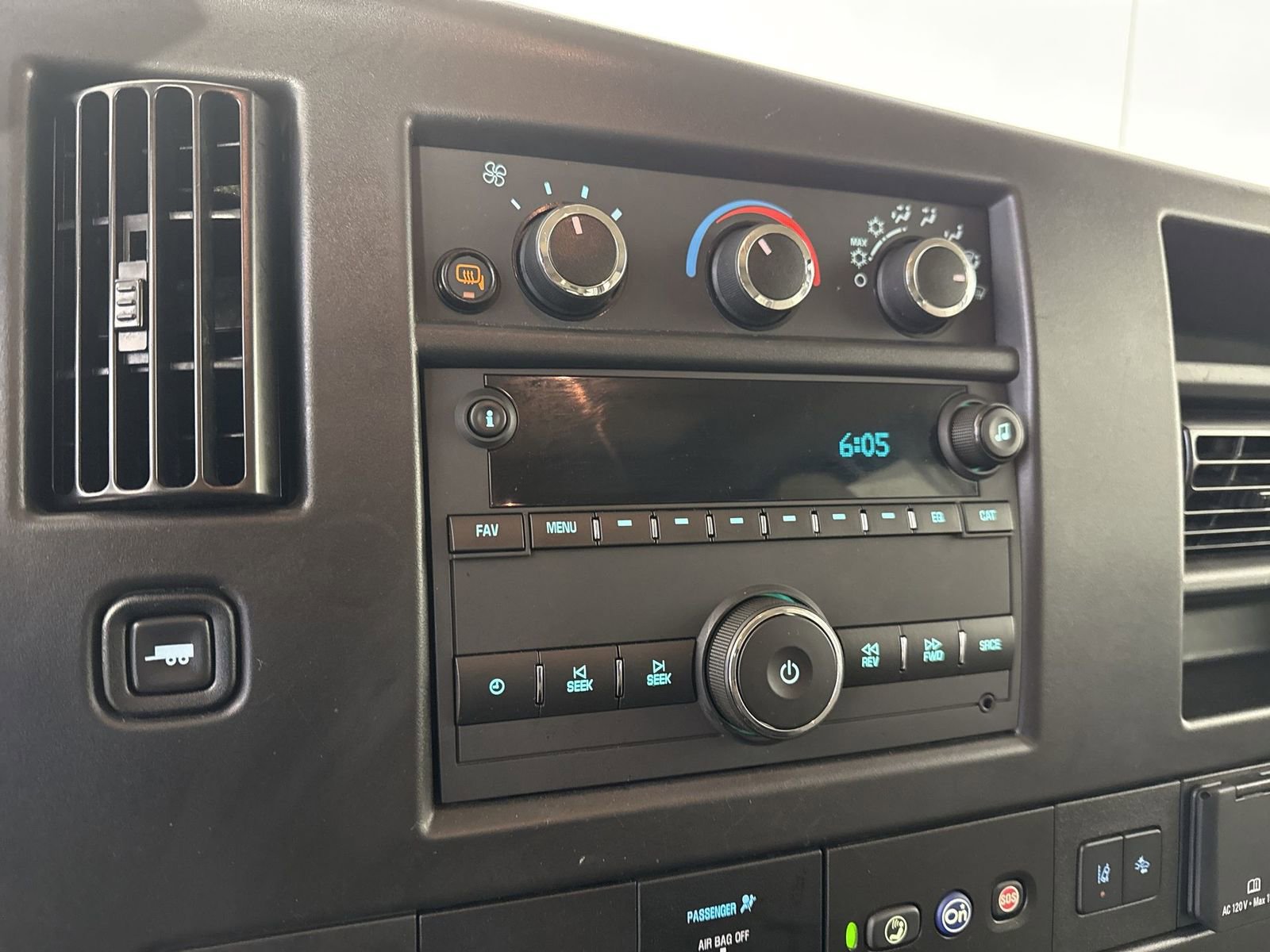 Used 2024 Chevrolet Express 3500 LT w/ LT Preferred Equipment Group image 7